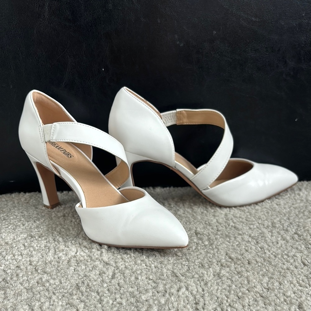 Dream Pairs White Heels for a Chic Look